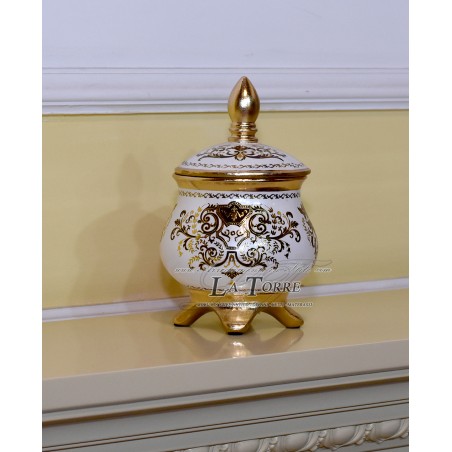 Zwei Keramik-Pralinendosen, elfenbeinfarbene und goldene Tischdekorationen, DS19 und DS22