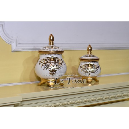Zwei Keramik-Pralinendosen, elfenbeinfarbene und goldene Tischdekorationen, DS19 und DS22