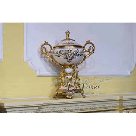 Amphorenbecher, Keramik-Mittelstück, elfenbeinfarbene Vase, Blattgoldverzierung DS04