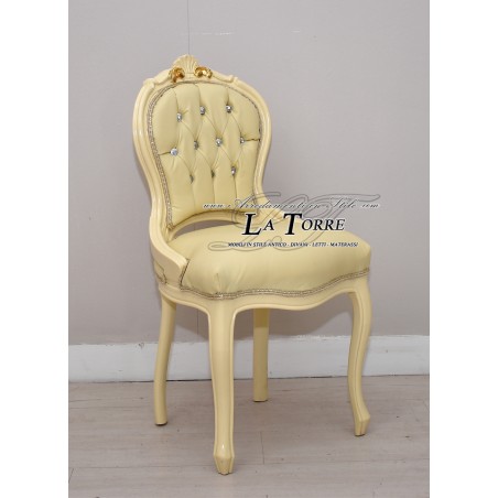 Louis-XV-Sessel, elfenbeinfarbenes und goldfarbenes Holz, champagnerfarbenes Kunstleder, Swarovski AR012