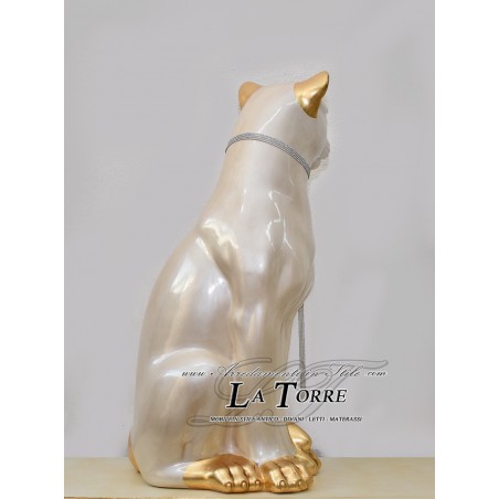Keramik-Tierstatue Löwin mit geschlossenem Maul, perlmuttweißgolden, mit Swarovski-Kristallen, Höhe 90 cm, PR11