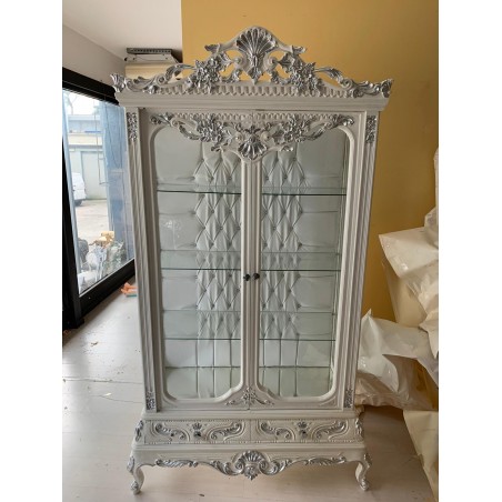 Louis XV Barock-Vitrinenschrank aus weißem und silbernem Glas mit weißem Kunstlederbezug und Swarovski-Kristallen AL9199
