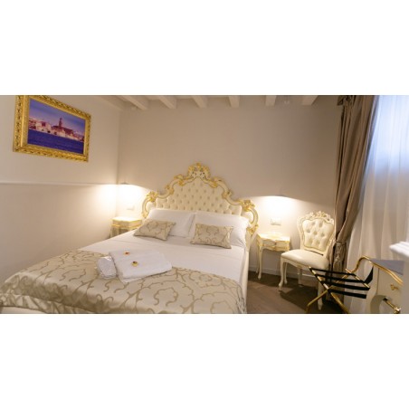 Letto Matrimoniale Barocco ecopelle o tessuto qualsiasi colore legno oro argento Valentina