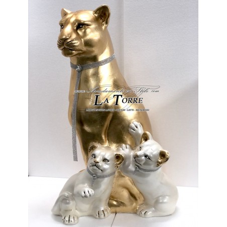Keramische Tierstatue, Löwin, goldfarben, mit perlmuttweißen Jungen, Swarovski-Kristallen, Höhe 100 cm, PR01