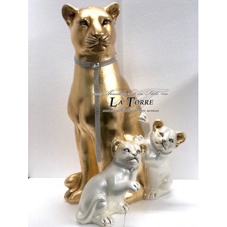Keramische Tierstatue, Löwin, goldfarben, mit perlmuttweißen Jungen, Swarovski-Kristallen, Höhe 100 cm, PR01
