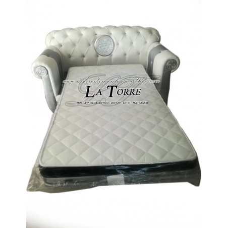 Divano 2 posti rete e materasso Chesterfield moderno Dea Medusa ecopelle o velluto qualsiasi colore swarovski AZ02