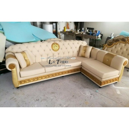 Divano 4 posti penisola schienale rete e materasso Chesterfield moderno Dea Medusa ecopelle swarovski AZ08
