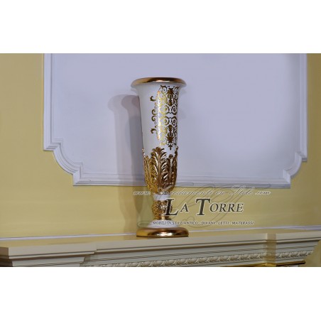 Amphorenbecher, Keramik-Mittelstück, elfenbeinfarbene Vase, kleines Goldornament Vi10