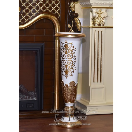 Amphorenbecher, Keramik-Mittelstück, elfenbeinfarbene Vase, großes Goldornament Vi11
