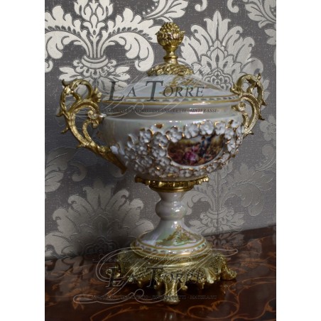 Schokoladenbecherständer aus weißem Porzellan im Jugendstil, bemalt P19