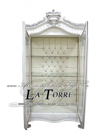 Louis XV Barock-Vitrinenschrank aus weißem und silbernem Glas mit weißem Kunstlederbezug und Swarovski-Kristallen LT3039