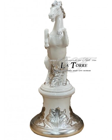 Statua scultura in ceramica cavallo rampante su colonna bianco argento H75 PR60