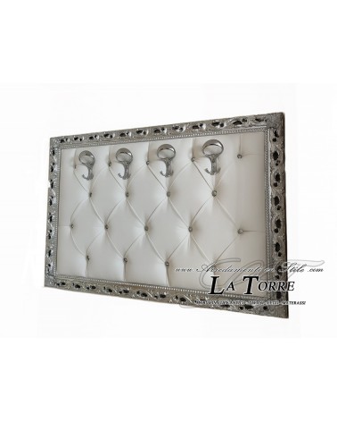 Barocke Wandgarderobe, silberweißes Kunstleder, Swarovski GM224