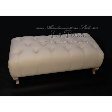Jane Viktorianischer französischer moderner Fußhocker Pouf aus Kunstleder in Champagner mit Swarovski-Knöpfen in jeder Farbe