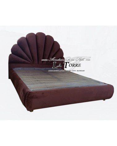 Modernes Doppelbett im Design von Öko-Leder oder Samt mit Stauraum in Pflaumenfarbe.