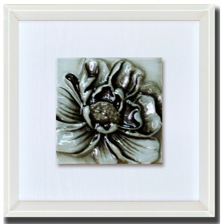 Modernes Reliefgemälde mit Pfingstrosenblüten in Silber und Beige, inklusive weißem Rahmen ST24007