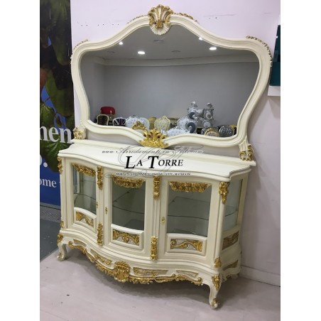 Vitrine im Barockstil mit Spiegel, elfenbeinfarbenem und goldenem Sideboard, B 160 cm AL6266