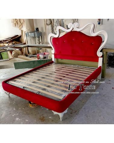 Barockes Doppelbett mit Stauraum, roter Samt oder Kunstleder, weißes Gestell, Mary