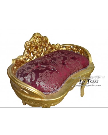 Barockbank mit goldenem Gestell und bordeauxrotem Lilienstoff AR1563