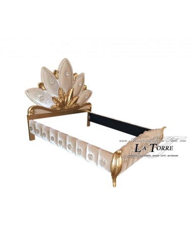 Barockes Doppelbett mit goldfarbenem Samtbehälter, verziert mit Blumen und Swarovski-Kristallen in beliebiger Farbe.
