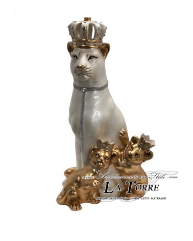 Keramik-Tierstatue, Skulptur, Löwin mit perlmuttweißer Krone, Löwenjunge, goldene Swarovski-Kristalle, Höhe 100 cm, PR00