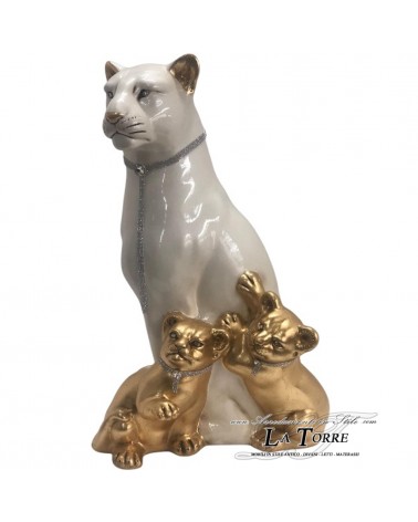 Keramische Tierstatue, perlmuttweiße Löwin mit Jungen, goldene Swarovski-Kristalle, Höhe 100 cm, PR01
