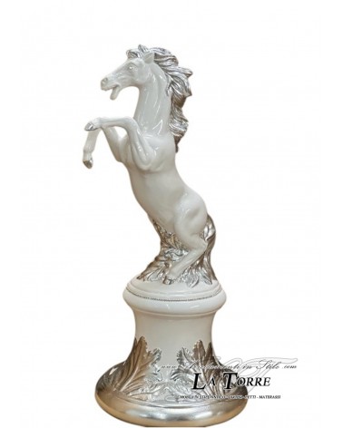 Statua scultura in ceramica cavallo rampante su colonna bianco argento H75 PR60